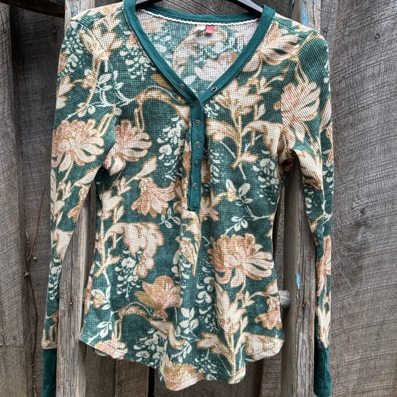 Pilcro Green Gold Henley - Picture 1 of 6